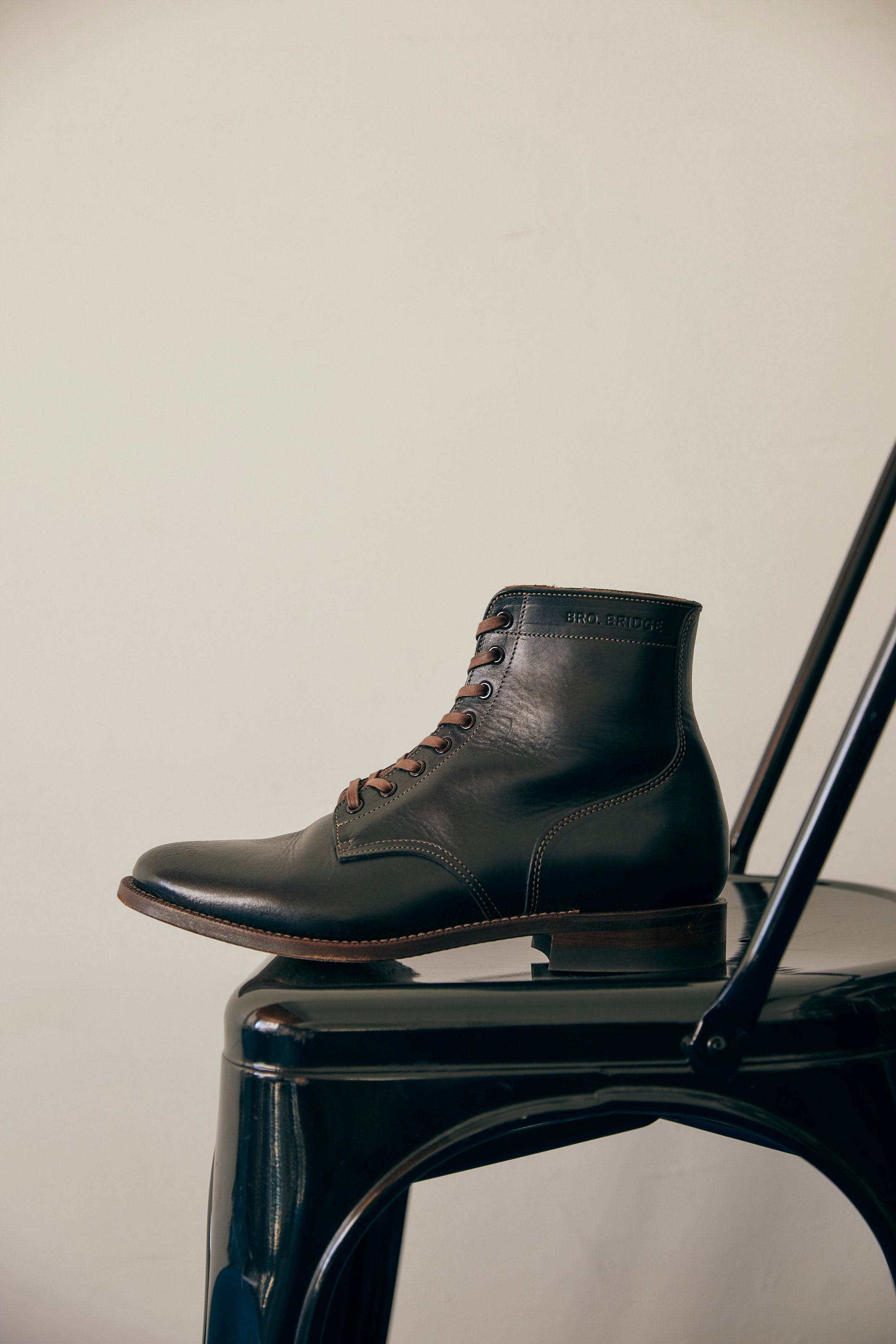 ESCAPE Ⅱ (Escape Two) VACHETTA BLACK/COW