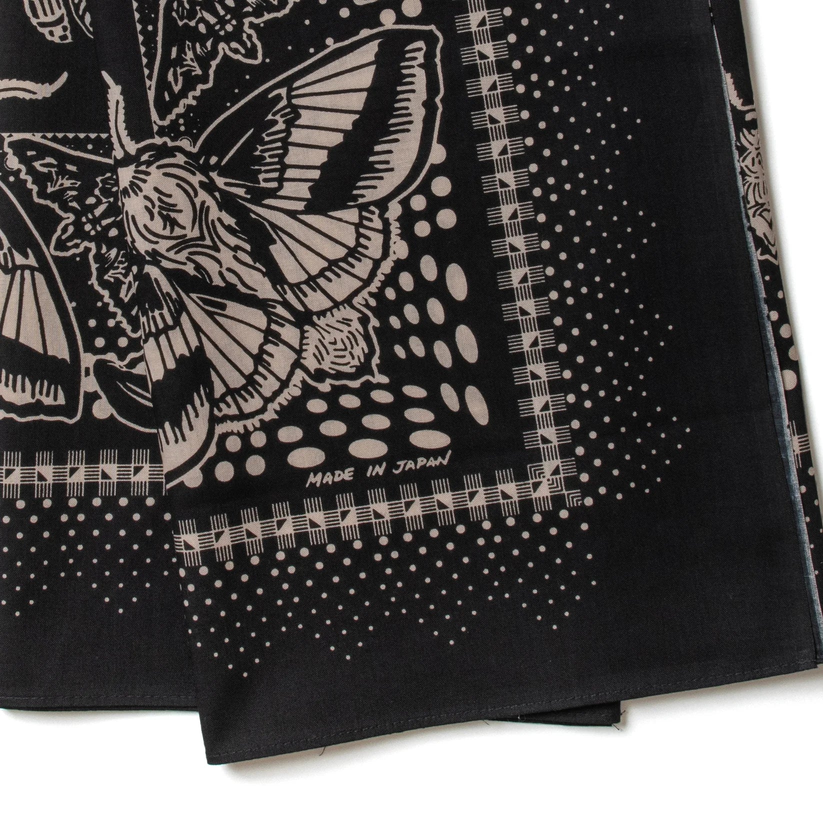 “Nighthings” (90x90)  -One ear brand-